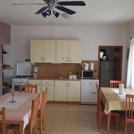 アパート Beachfront House Nella With Full Privacy ヤセニクセ