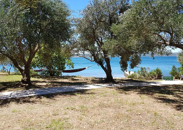 Апартаменты Beachfront House Nella With Full Privacy Ясенице